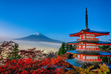 Obraz premium Asian Travel Destinations. Amazing Fuji Mountain With Chureito Pagoda During Fall Season in Fujiyoshida