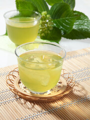冷たい緑茶
