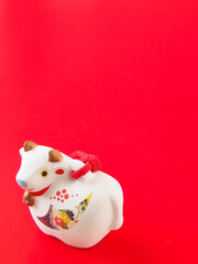 【2021・丑年 年賀状向け画像】丑の正月飾りの写真素材