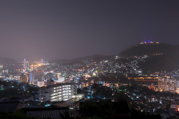 長崎に暮らす人が見る夜景　稲佐山と長崎港を望む