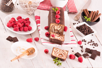 Marble cake with raspberries.
