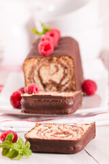 Marble cake with raspberries.
