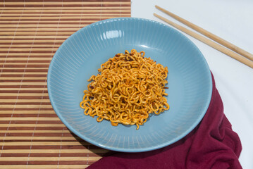 noodles in the blue plate