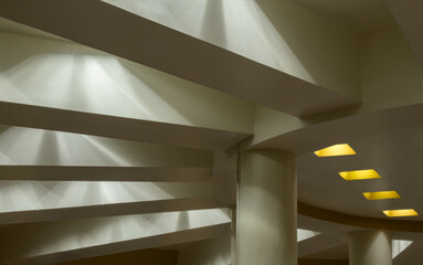 Arquitectura-luz artificial-sombras 