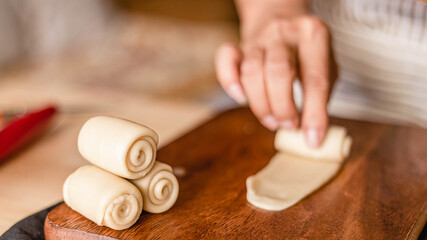Obraz na płótnie Canvas Prepare the dough for baking.