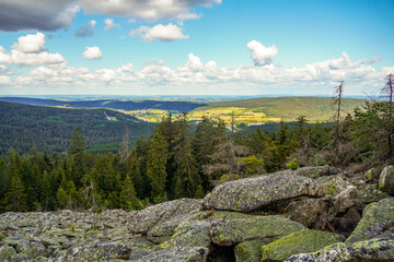 Ausblick im Fichtelgebirge vom Haberstein Schneeberg in die Landschaft im Sommer