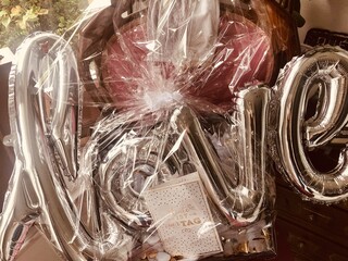 Love Schriftzug  silberneren für Valentinstag oder Hochzeitsgeschenk Luftballon