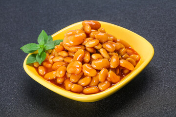 White beans with tomato sauce
