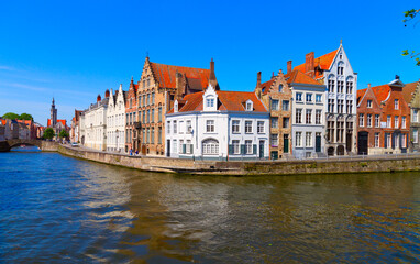 Fototapeta na wymiar canal and houses at Bruges, Belgium