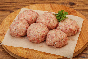 Raw turkey meatball for cooking