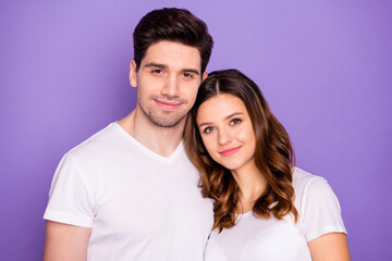 Obraz premium Portrait of peaceful trust beloved married students couple enjoy togetherness look in camera wear stylish clothes isolated over purple color background