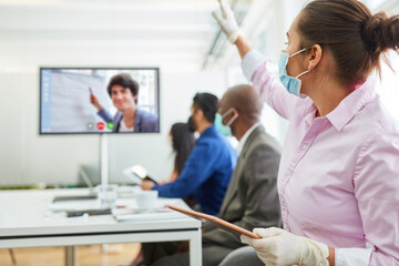 Online Video Schulung mit Videokonferenz und Business Team