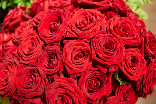 Blumenstrau&szlig; aus roten Rosen zum Valentinstag