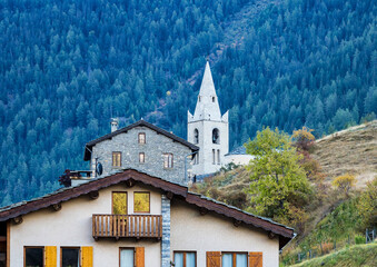 Fototapeta na wymiar Lanslevillard with St. Michaels Church in the Provence Alpes, France.