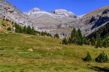 Fototapeta na wymiar Beautiful valley in the Pyrenees Mountains (National Park of Ordesa and Monte Perdido) Spain.