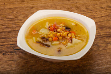 Pea soup with smoked ribs