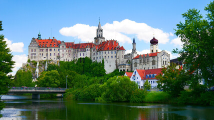 Fototapeta na wymiar Sigmaringen, Deutschland: Aussicht auf das Schloss über der Donau