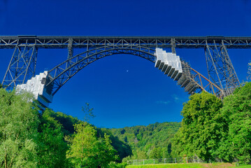 Historische Eisenbahnbrücke  über die Wupper bei Solingen