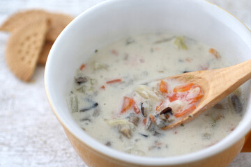 野菜やワイルドライスのミルク風味のチャウダーヴィーガンメニュー