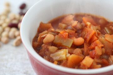 野菜や豆や麦類のミネストローネスープ　ヴィーガンメニュー