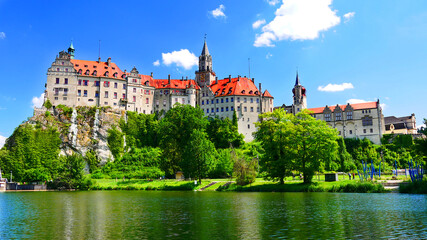 Obraz premium Sigmaringen, Deutschland: Das Schloss Sigmaringen ist eines der berümtesten Bauwerke Süddeutschlands