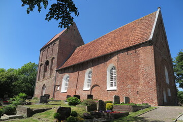 Fototapeta na wymiar Dorfkirche von Suurhusen, Ostfriesland