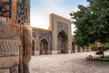 Fototapeta premium Tilya-Kori madrasah in Historic Registan square, Samarqand, Uzbekistan