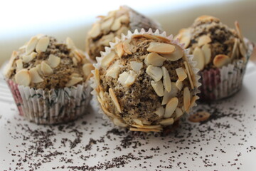 Muffins with almonds