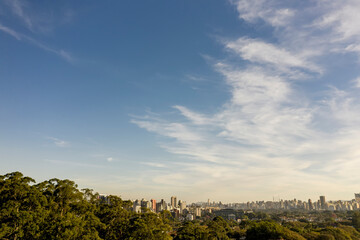 Fotos aéreas de parques em São Paulo, contraste da Natureza e o asfalto