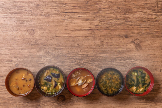 味噌汁　Typical Japanese miso (fermented soy) soup