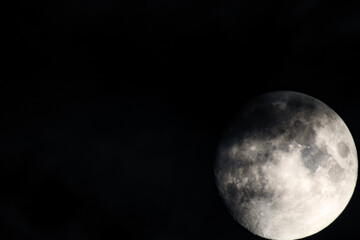 moon in the night sky © Reynaldo