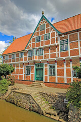 Fototapeta na wymiar Jork: Historisches Rathaus / Gräfenhof (Altes Land, Niedersachsen) 