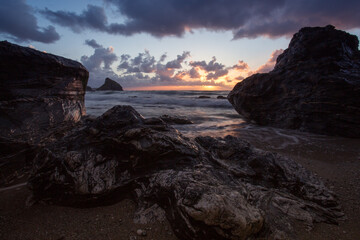 Obraz premium bassets cove beach cornwall england uk at sunset 