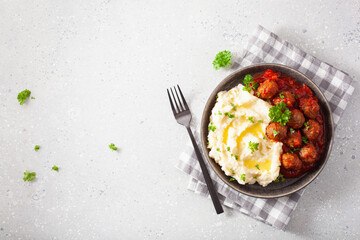 keto paleo diet lunch mashed cauliflower with meatballs