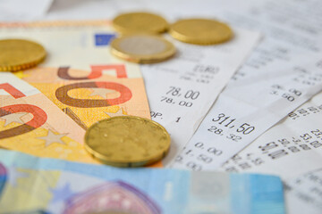 receipts, notes and coins; payment of daily expenses.