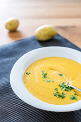 frische hausgemachte Kartoffelcremesuppe