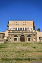 La maestosa Villa Farnese, dimora fortificata costruita per la famiglia Farnese nell'antico borgo...