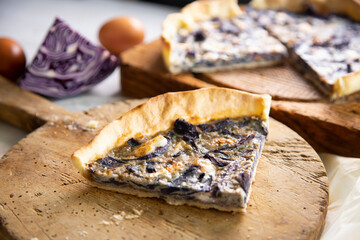 Red cabbage quiche backed with egg