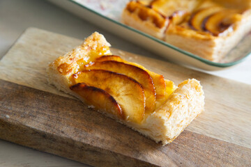 Puff pastry with apple and cream