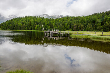 St. Moritz, Stazersee, Bergsee, Stazerwald, Holzsteg, Badesee, Badespass, Engadin, Oberengadin, Alpen, Piz Nair, Piz Julier, Graubünden, Sommer, Schweiz