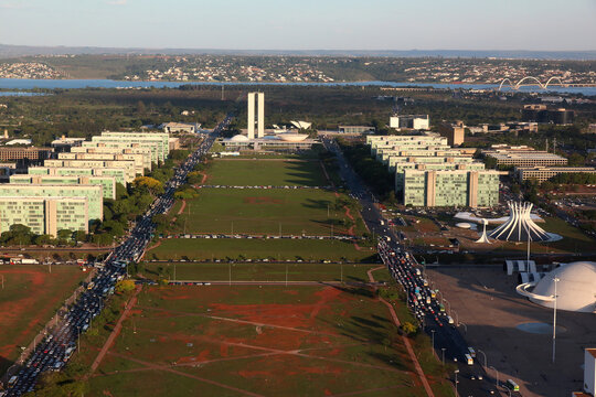 Esplanada dos Minist&eacute;rios com o Congresso Nacional ao fundo