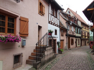 One of the most beautiful villages in France, Eguisheim is a beautiful and lovely cityscape, and you have come to the world of fairy tales.