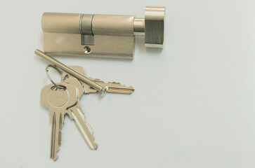 Set of keys for locks and equipment to be installed in the danger of homes