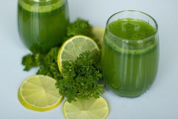 Petersilienkur und Zitrone