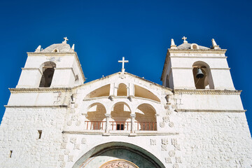 Iglesia coloniales en los andes peruanos.