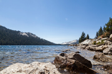 lago del parque nacional de yosemite en EEUU