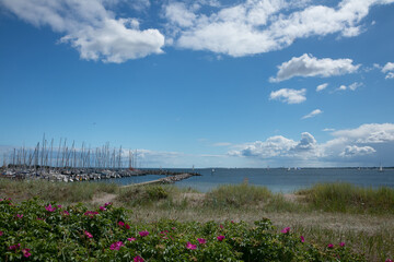 Blick auf den Hafen von Strande