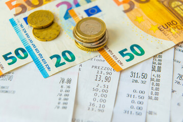 receipts, notes and coins; payment of daily expenses.