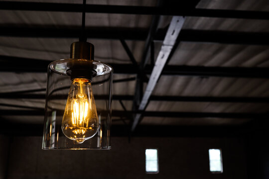 Light hanging from the ceiling 