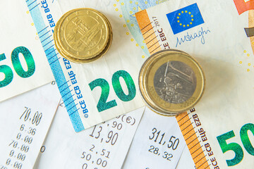 receipts, notes and coins; payment of daily expenses.